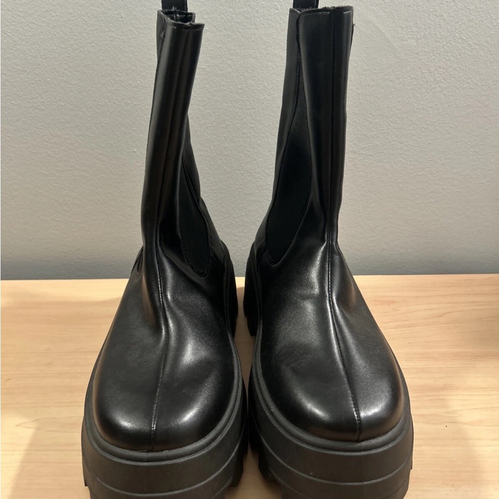 ASOS DESIGN Black Platform Chelsea Boots Size 10